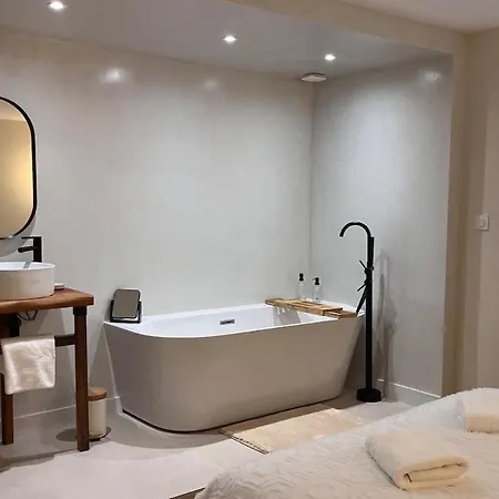 Maison Elegante & Jardin Prive 펜션 *